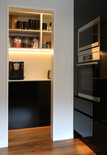 Bold Black Gloss Kitchen modern-kitchen