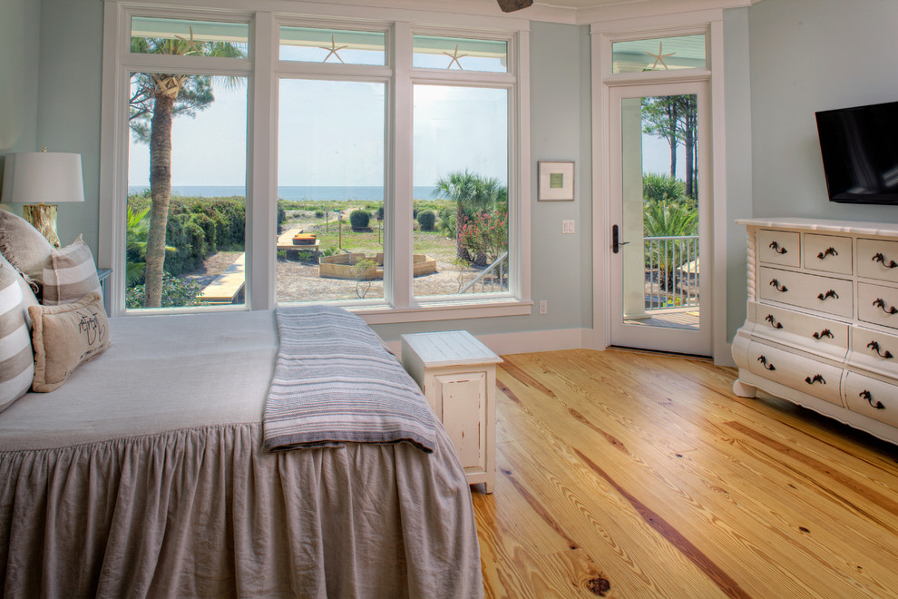 Transitional home design photo in Atlanta