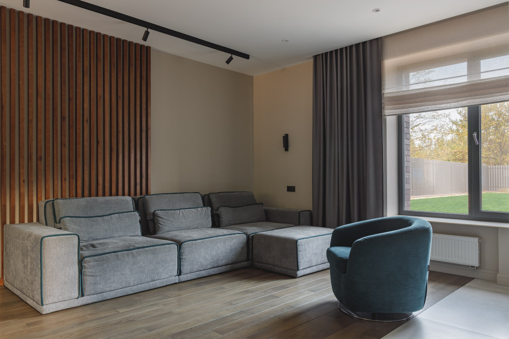 Кухня-гостиная с камином в коттедже Малая Царевщина