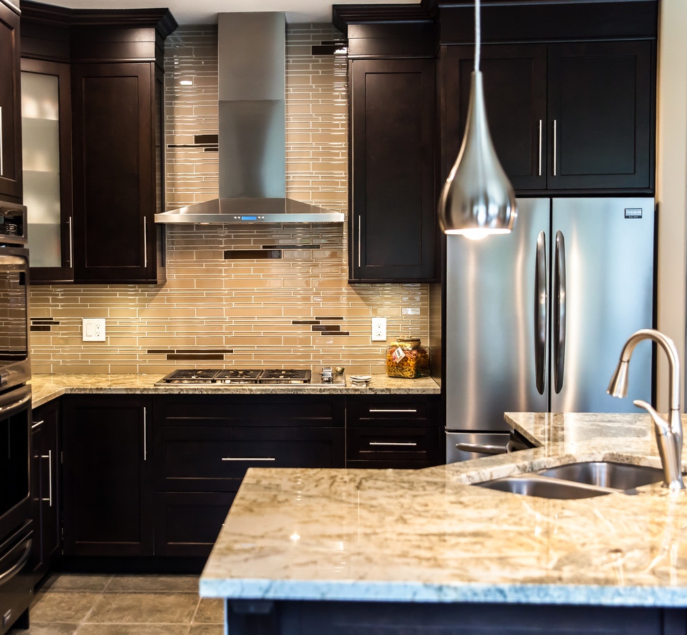 Kitchen - transitional kitchen idea in Vancouver