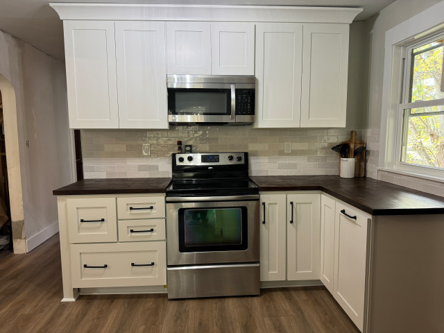 Clean Open Concept Kitchen casa-de-campo-cocina