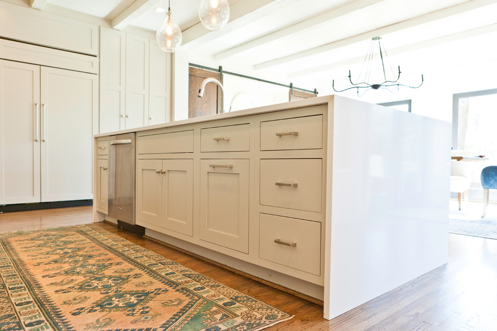Kitchen - transitional kitchen idea in Charlotte