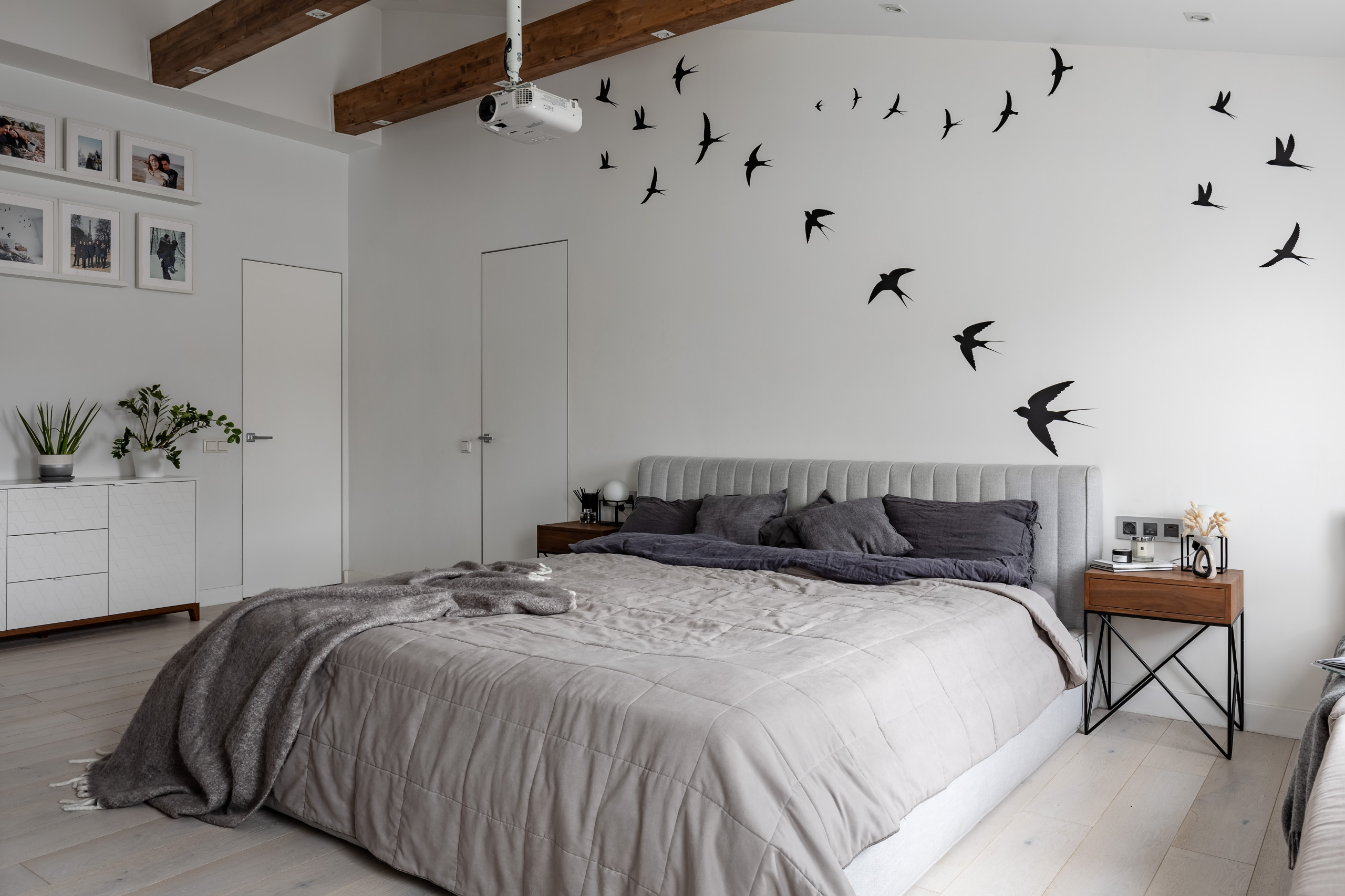 Дизайн потолка в спальне: как создать уют и комфорт