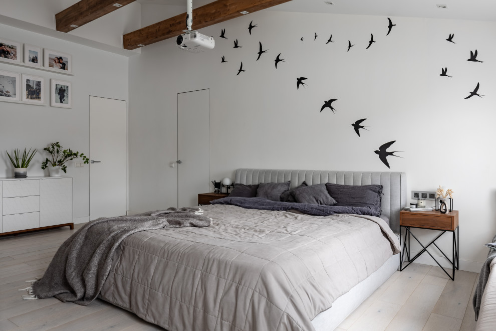 Inspiration for a large scandi master loft bedroom in Saint Petersburg with white walls, light hardwood flooring, beige floors and exposed beams.