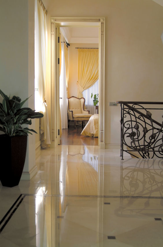 Трехэтажный дом в классическом стиле