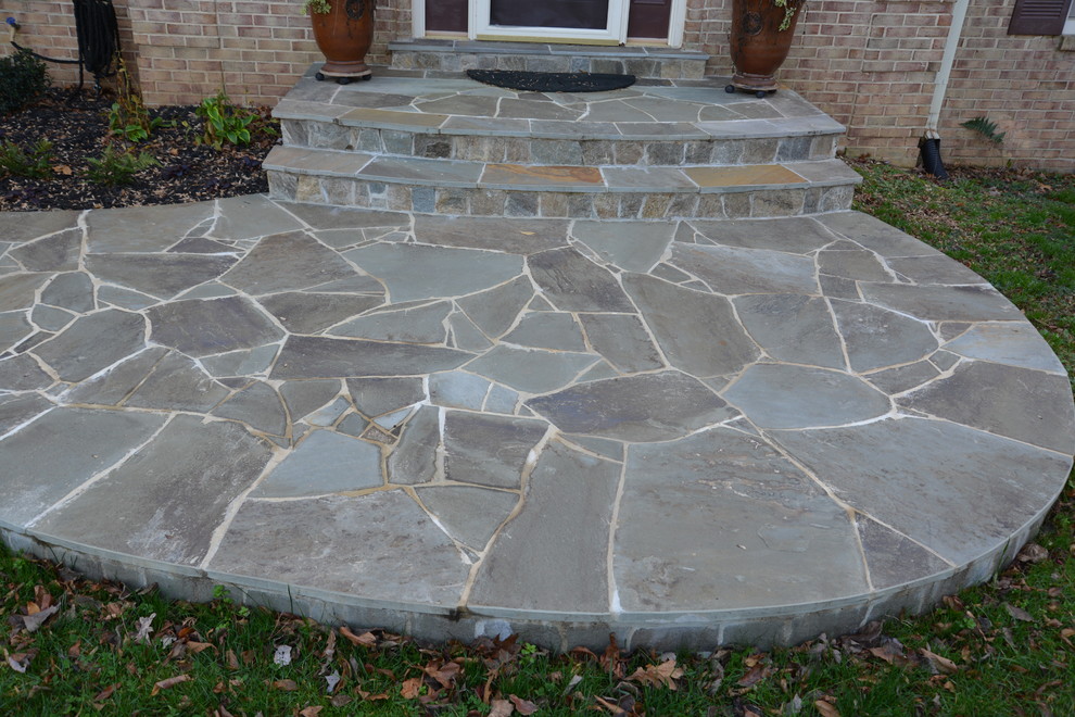 Pennsylvania Variegated Irregular Flagstone w/ Mortar Joints on