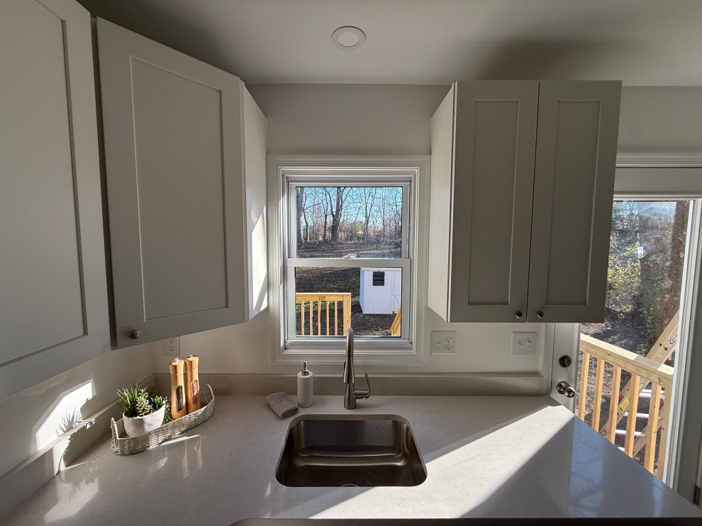 Example of a transitional home design design in Wilmington