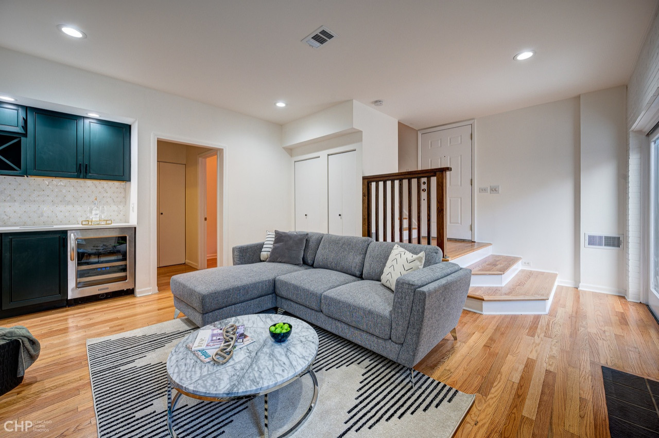 Lincoln Park 3 level - complete renovation to sell