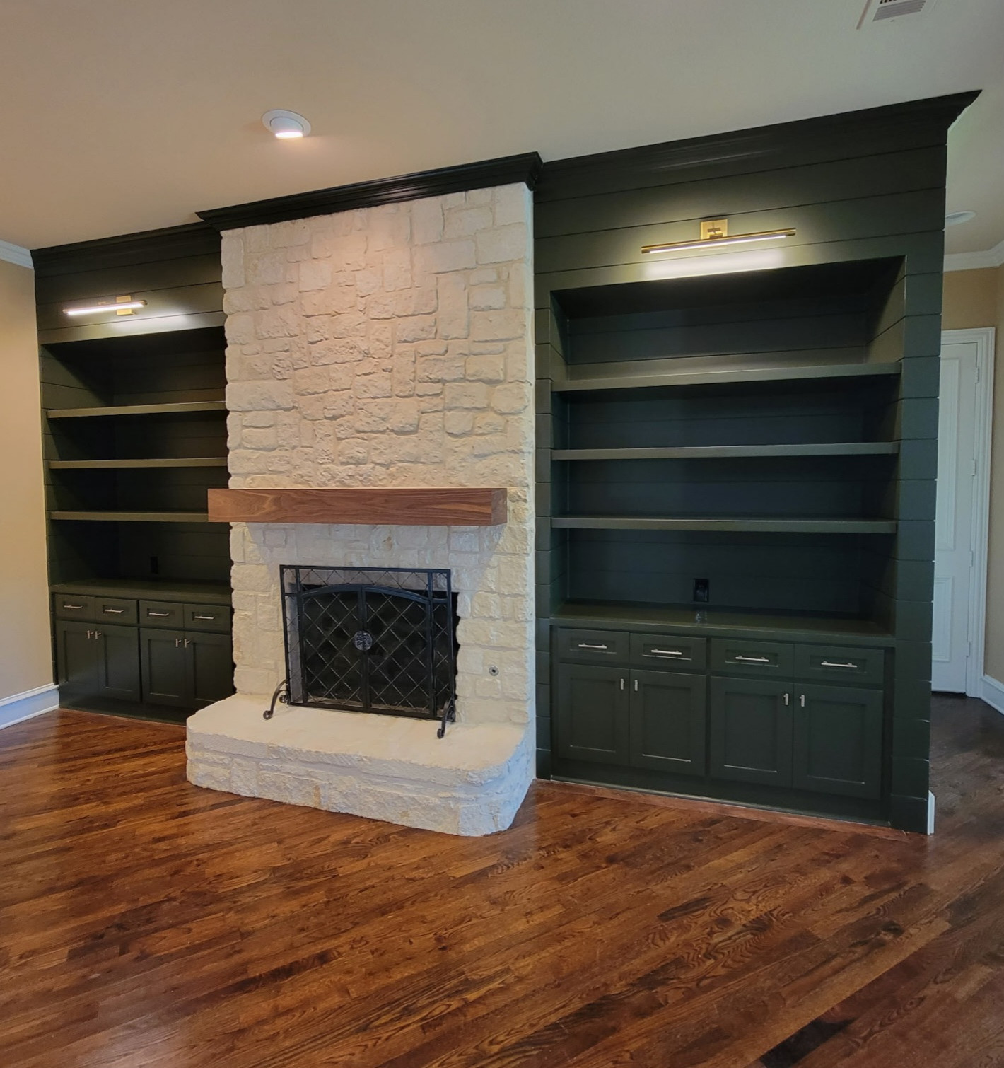 CUSTOM BOOKSHELVES
