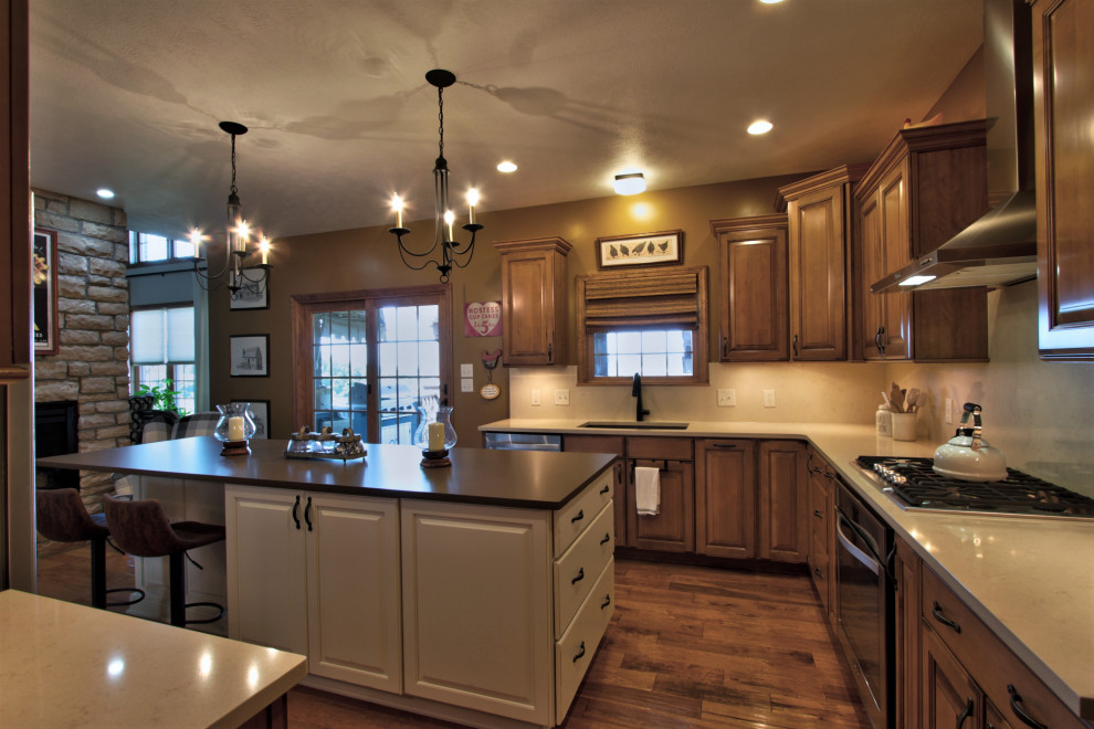 Kitchen - transitional kitchen idea