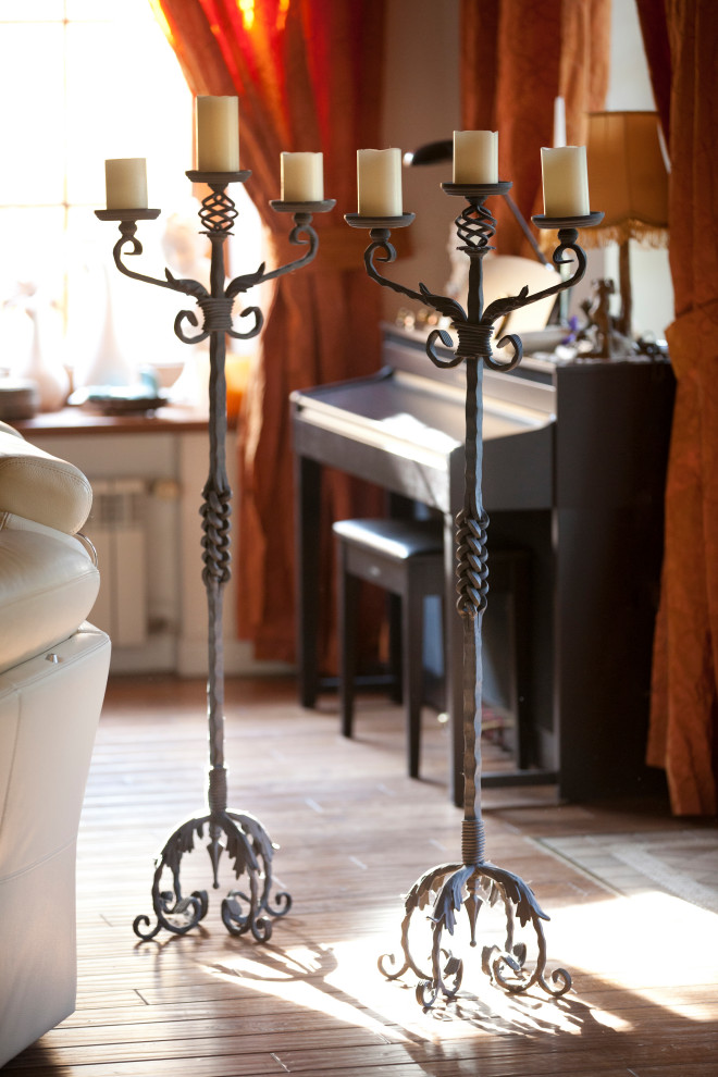 Кованые подсвечники для камина