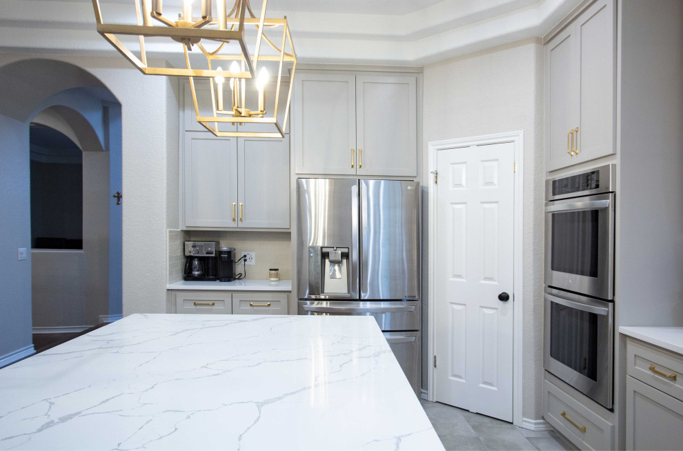 Transitional home design photo in Austin