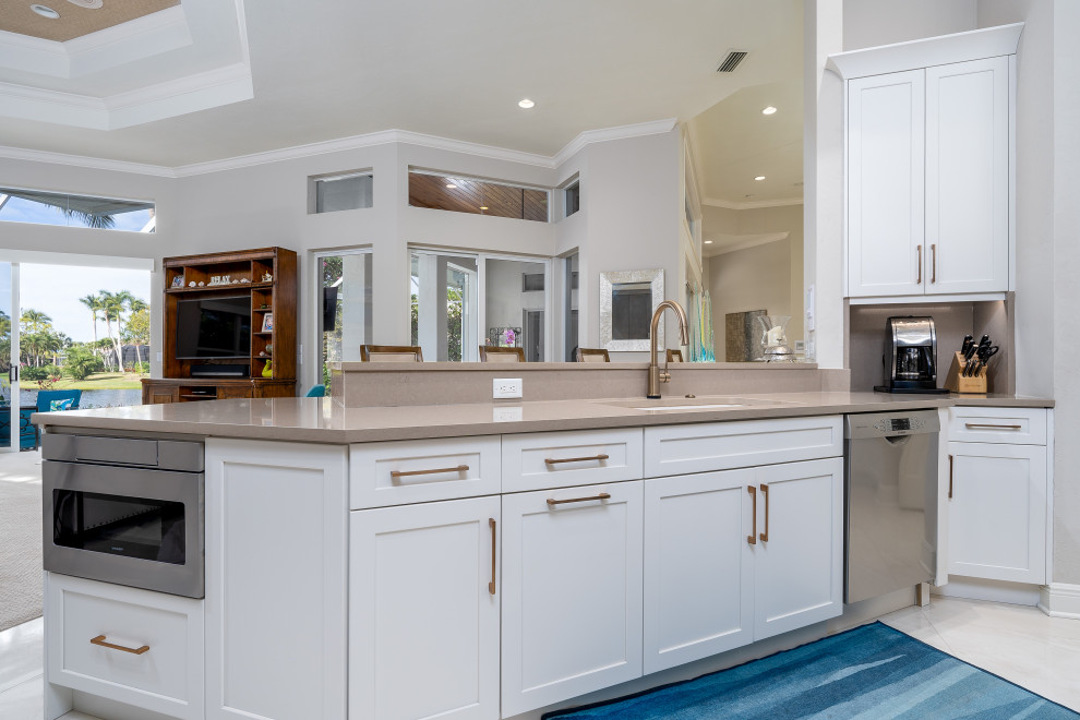 Kitchen - transitional kitchen idea