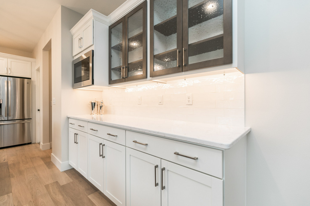 Example of a transitional kitchen design in Cedar Rapids