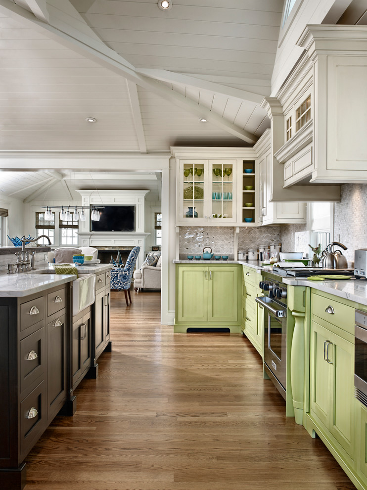 Traditional l-shaped eat-in kitchen in Philadelphia with a farmhouse sink, flat-panel cabinets and beige splashback.