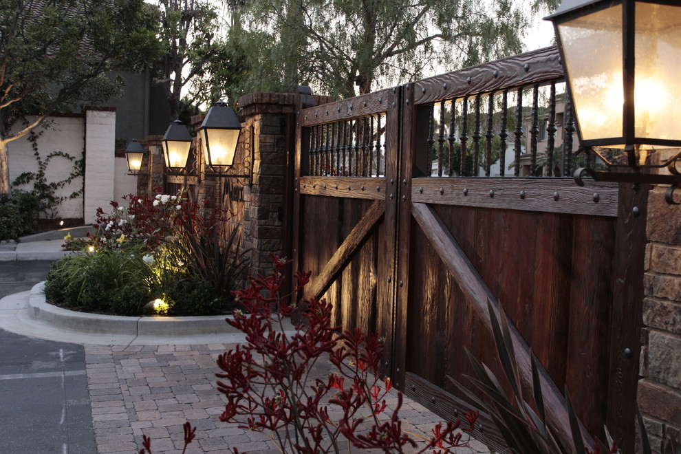 Example of a mountain style entryway design in Orange County