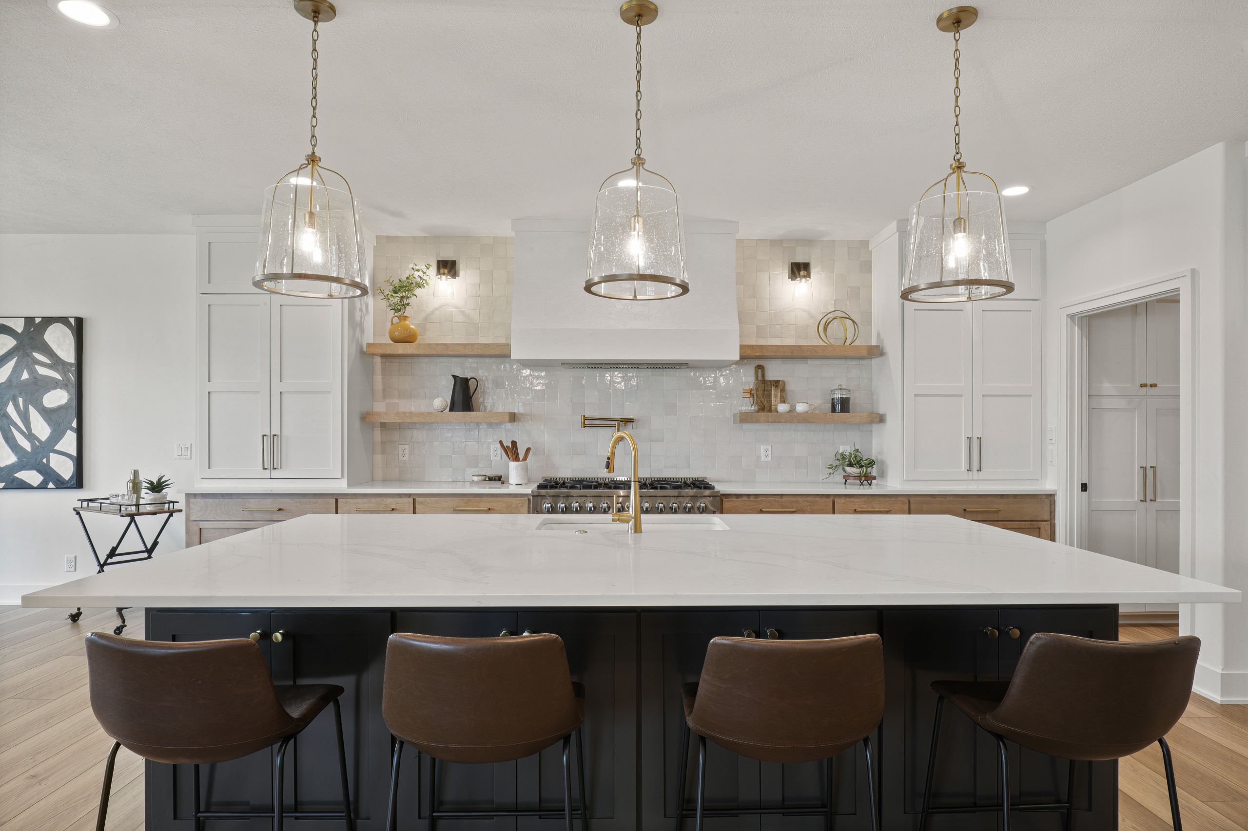 David Thoms 2-Story Elkhorn Staging