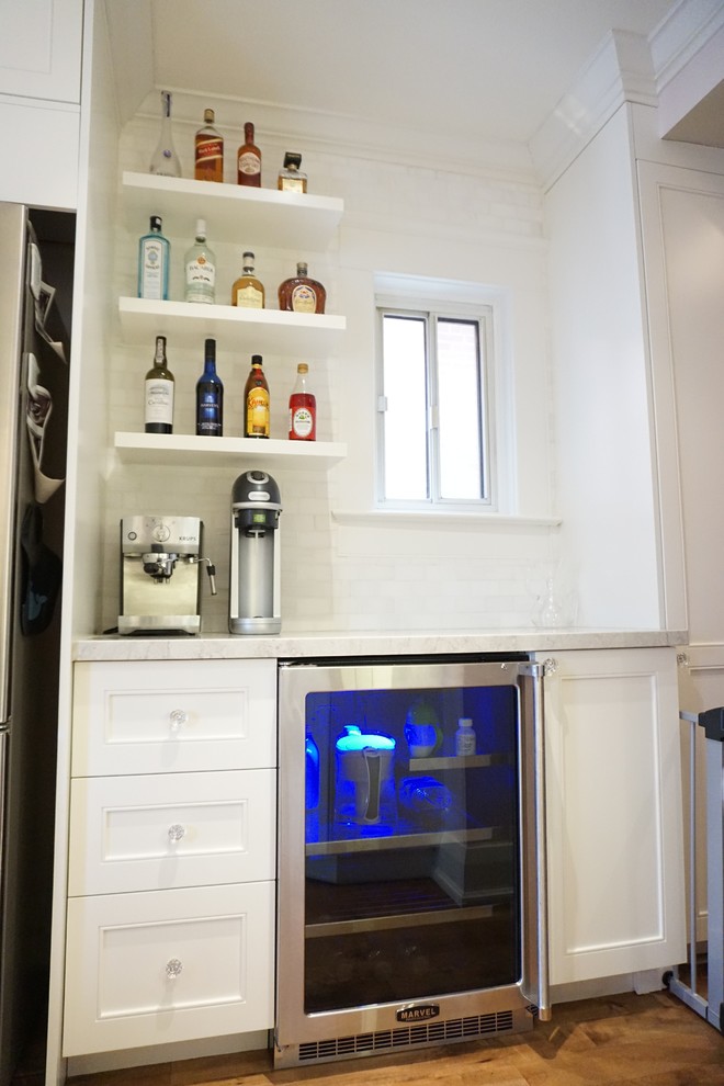 Inspiration for a transitional home design remodel in Toronto
