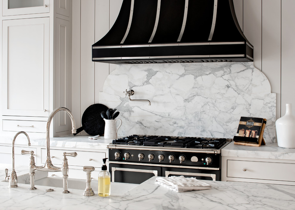 Kitchen - transitional kitchen idea in Phoenix