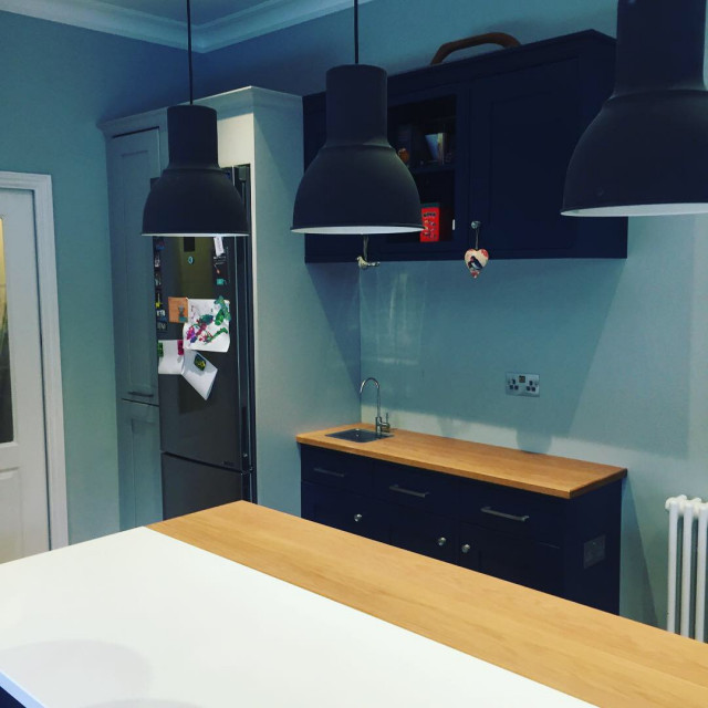 Kitchen installation traditional-kitchen