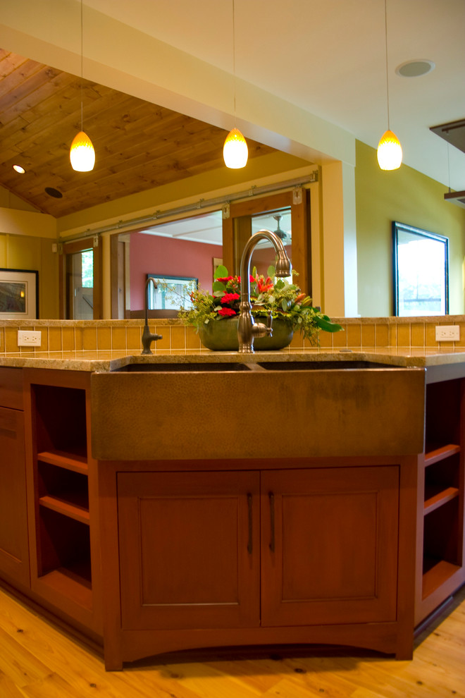 Inspiration for a traditional kitchen in Grand Rapids.