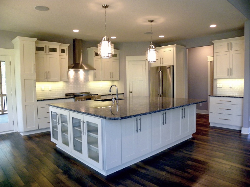 Kitchen - transitional kitchen idea