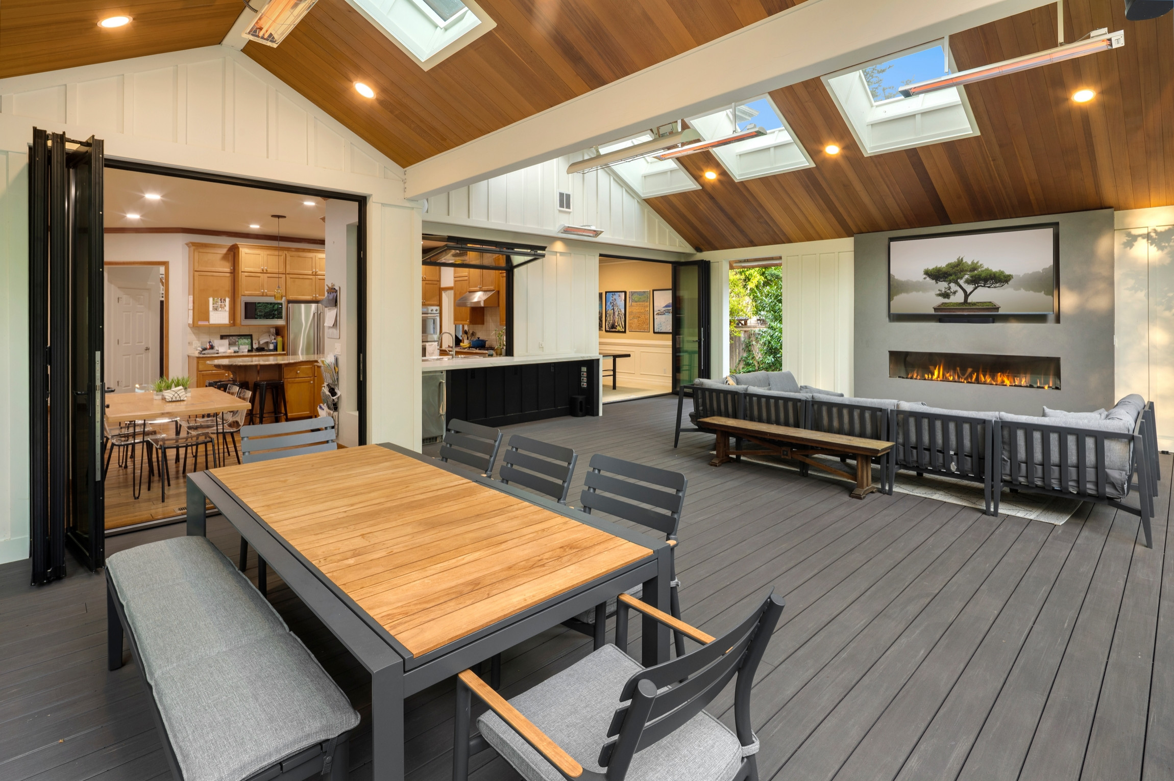 Sammamish Contemporary Outdoor Living