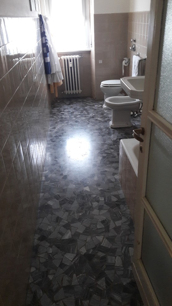 Bagno prima della ristrutturazione