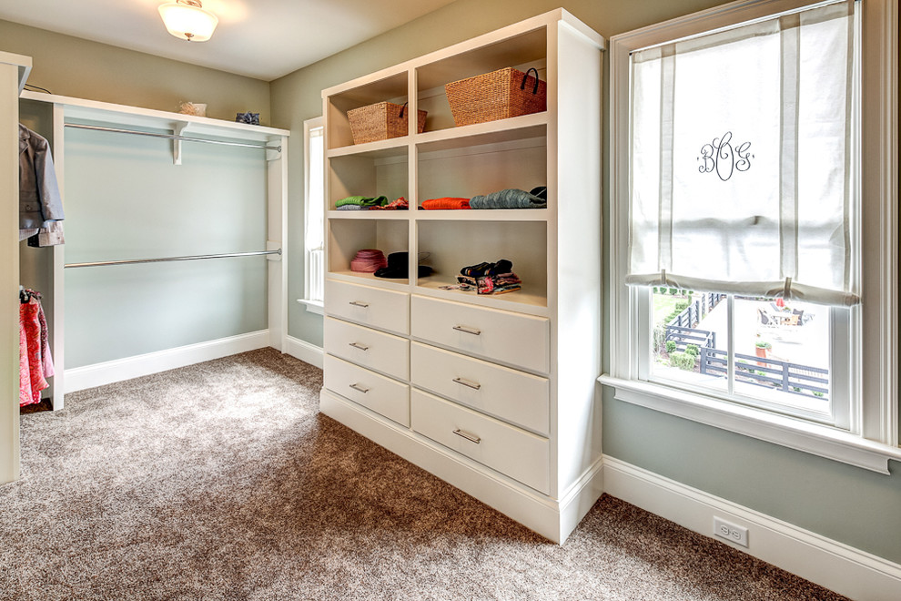 Design ideas for a traditional storage and wardrobe in Louisville.