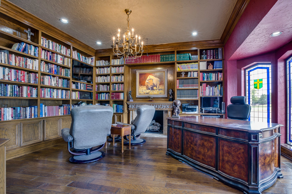 Photo of a traditional home office in Oklahoma City.