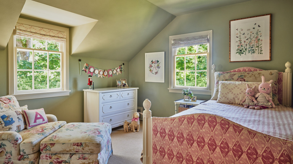 Design ideas for a traditional kids' bedroom for kids 4-10 years old and girls in Seattle with light hardwood floors and beige floor.