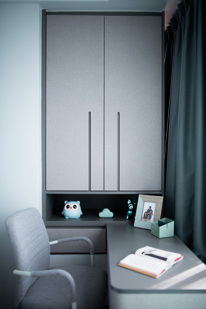 Design ideas for a modern bedroom in Singapore.