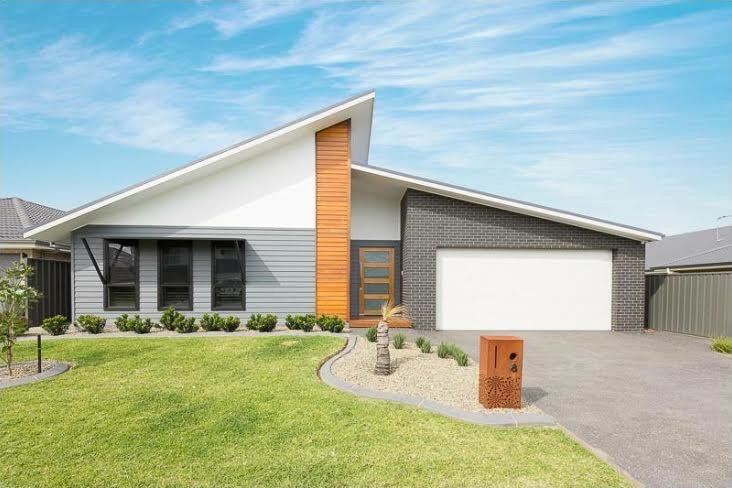 Photo of a mid-sized contemporary one-storey multi-coloured house exterior in Sydney with mixed siding.