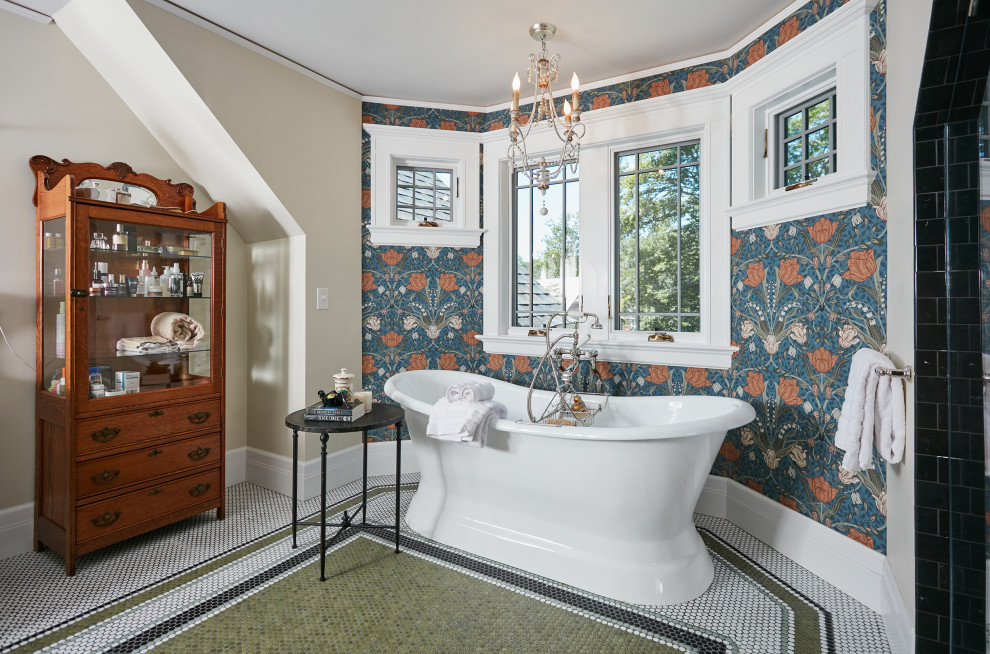 Идея дизайна: большая главная ванная комната в викторианском стиле с фасадами островного типа, зелеными фасадами, отдельно стоящей ванной, душем в нише, биде, зеленой плиткой, плиткой из листового камня, зелеными стенами, полом из керамической плитки, консольной раковиной, столешницей из кварцита, разноцветным полом, душем с распашными дверями, зеленой столешницей, сиденьем для душа, тумбой под две раковины, напольной тумбой, сводчатым потолком и обоями на стенах