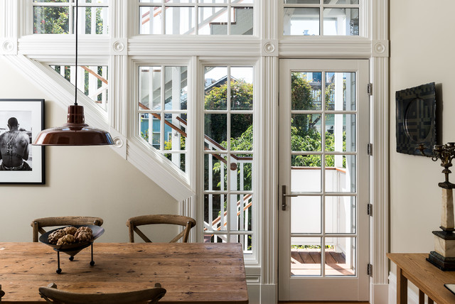 Angled Window and Door Casing trendy-spisestue