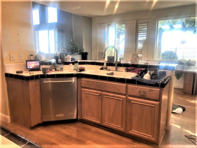Kitchen - transitional kitchen idea