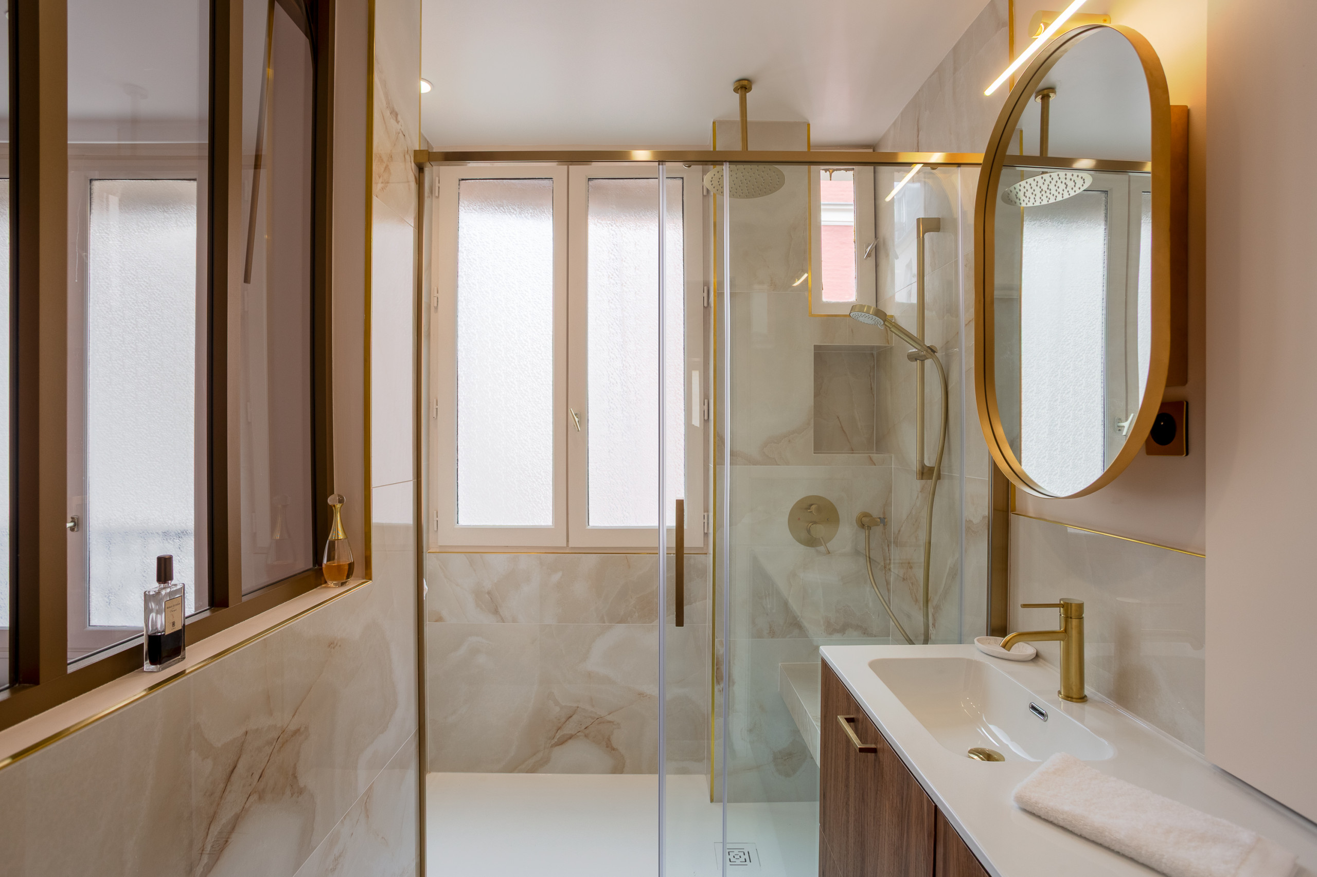 Une salle de bain raffinée dans moins de 4 m²
