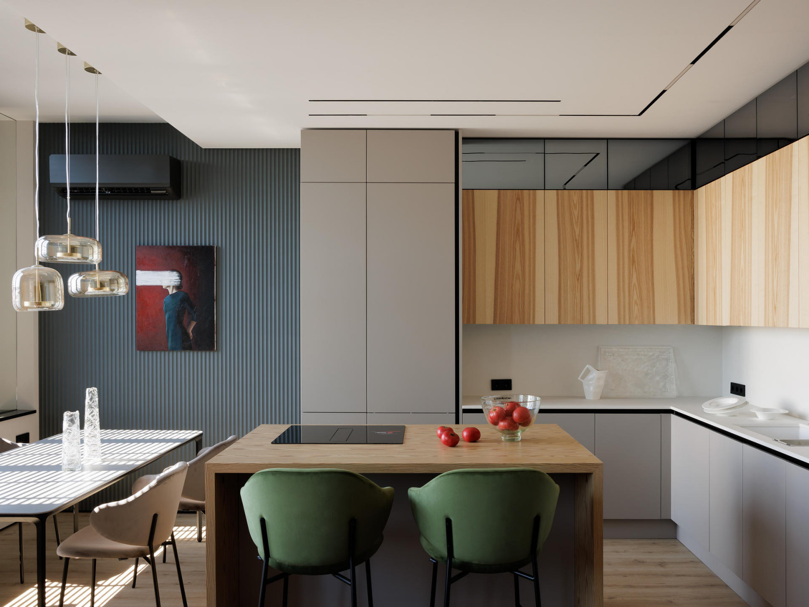 Современная квартира с бордовыми акцентами в ЖК "Притяжение" - 146 м2