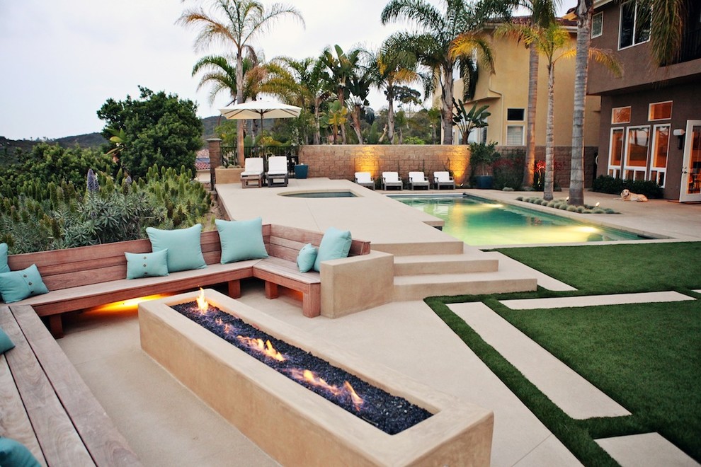 Design ideas for a modern pool in San Diego.