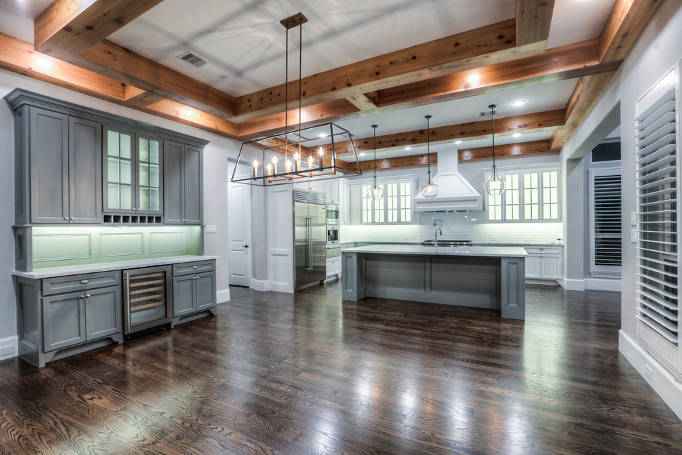 Transitional kitchen photo in Houston