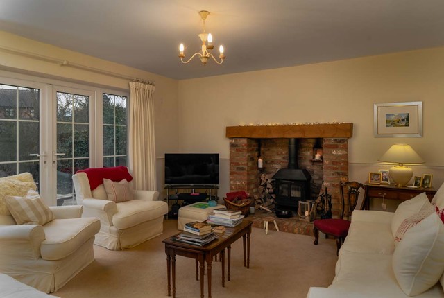 Real Estate Shoot - Wing traditional-living-room