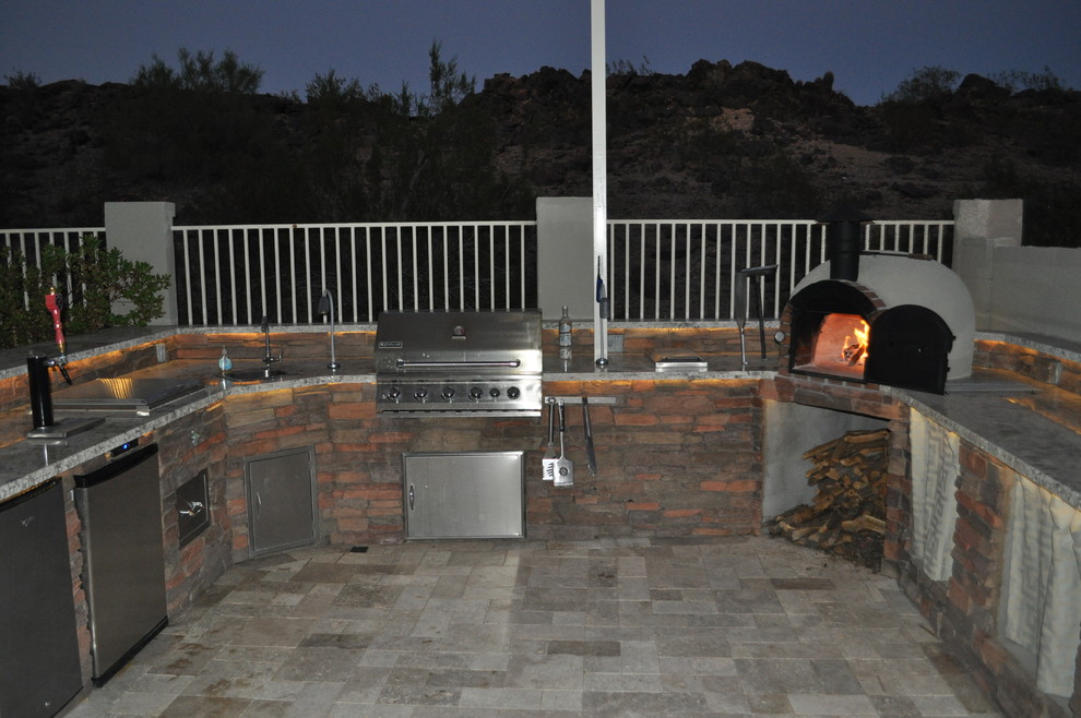 Inspiration for a mid-sized modern home design remodel in Phoenix