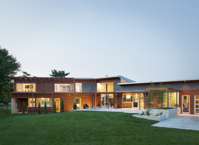Bent/Sliced House modern-exterior