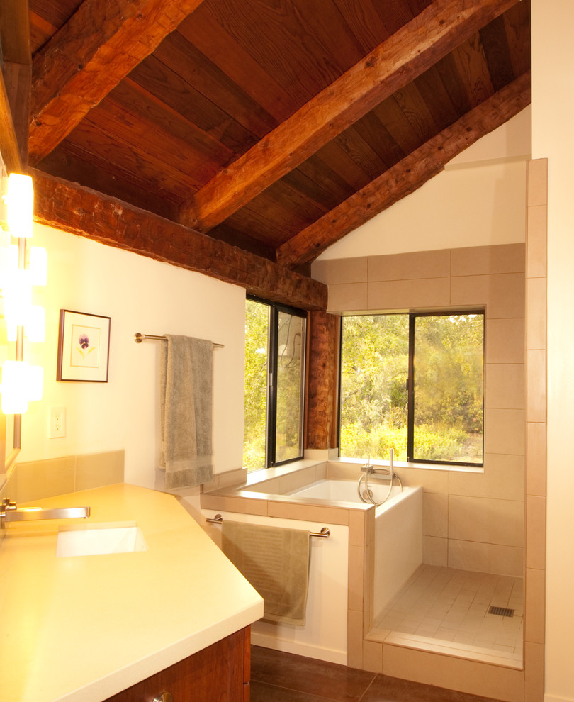 Inspiration for a transitional bathroom remodel in San Francisco