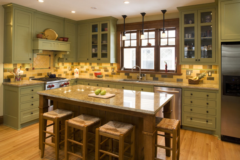 Kitchen - traditional kitchen idea in Minneapolis