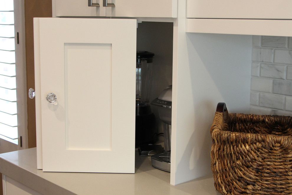 Home design - transitional home design idea in Orange County