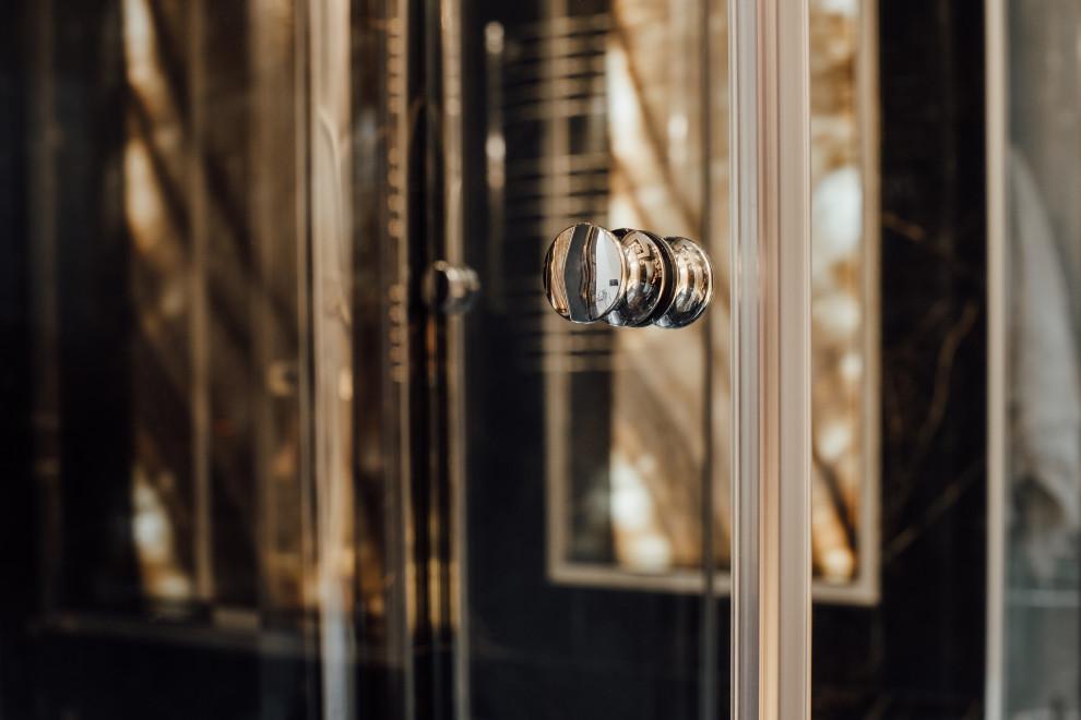 Ручка-кноб для стеклянной двери.