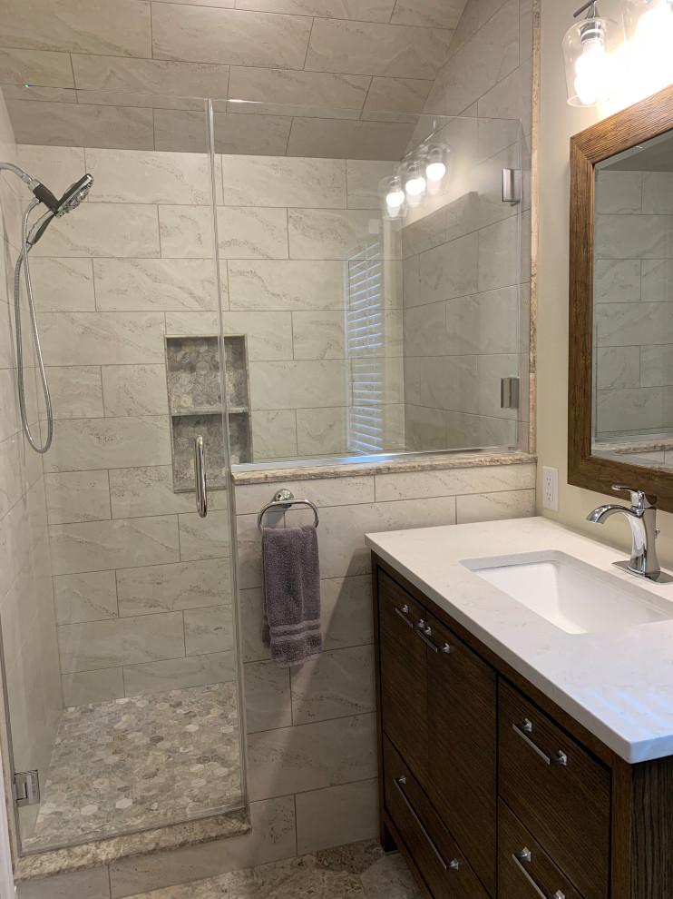 This is an example of a modern bathroom in Milwaukee.