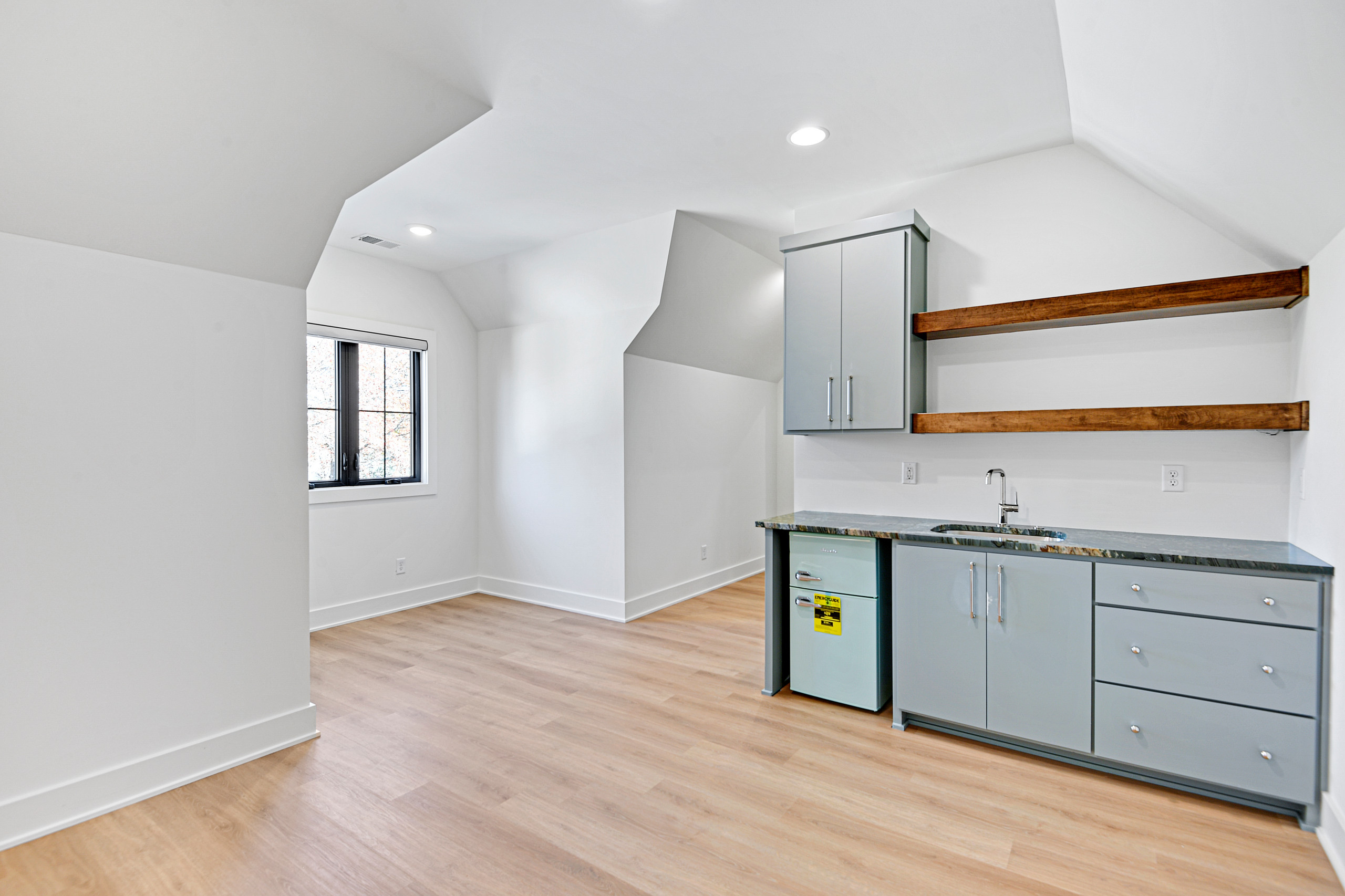 148th and Switzer, Custom Build