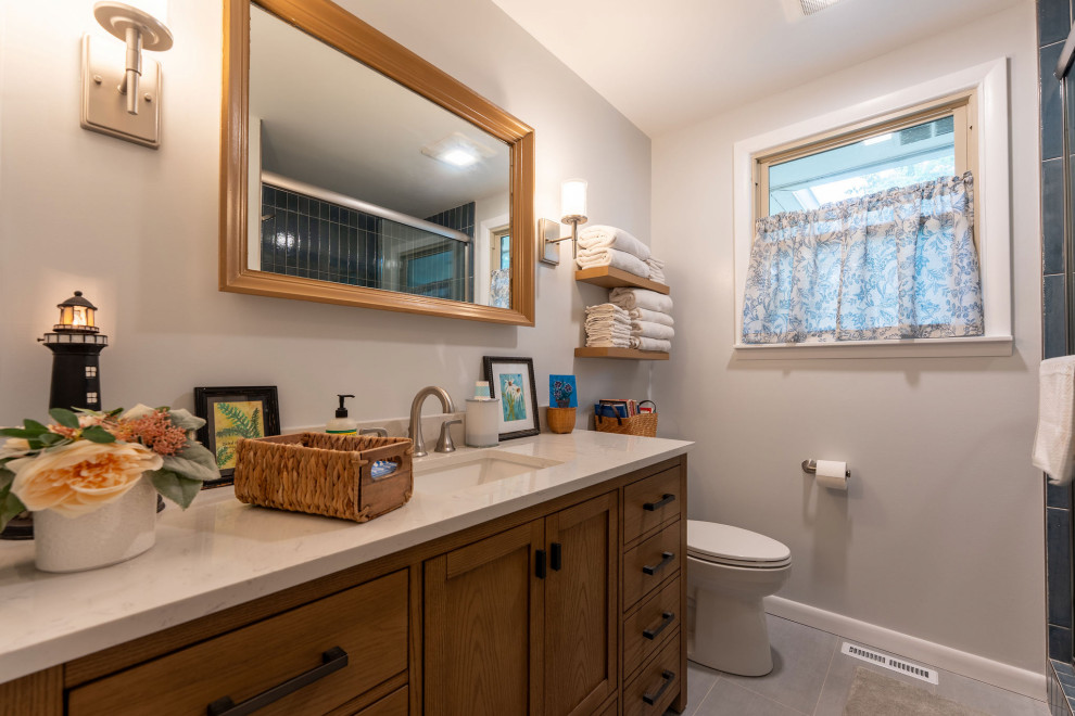 Charming Indian Lake Bathroom